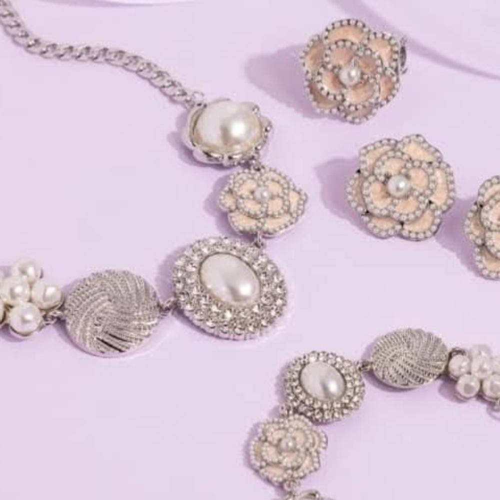 Elegant Silver and Pearl Jewelry Set